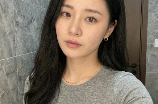 64岁张铁林带货太嚣张！一个字卖1688元天价吃相难看遭全网狂嘲