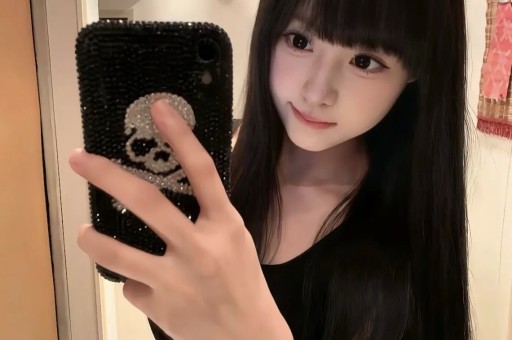 水泥西施：人设崩塌骗局被揭穿老公顶不住舆论与她离婚